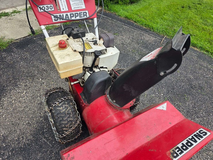 snapper-1030-walk-behind-snow-blower,-self-propelled,-electric-start,-tecumseh-cast-iron-engine,-lig-image-4