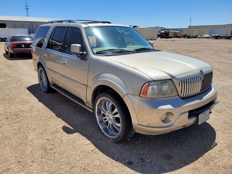 2004-lincoln-navigator-image-2