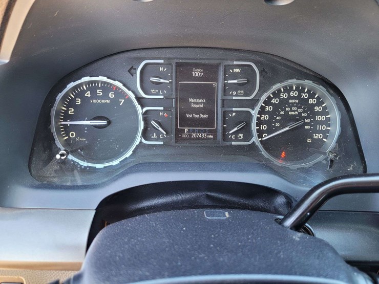 2019-toyota-tundra-sr5-image-12