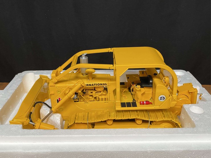 1/25-ih-td25-crawler-nib-1st-gear-image-3