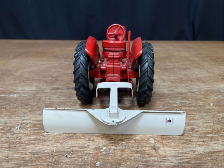 1/16-ih-340-w/blade-ertl-image-4