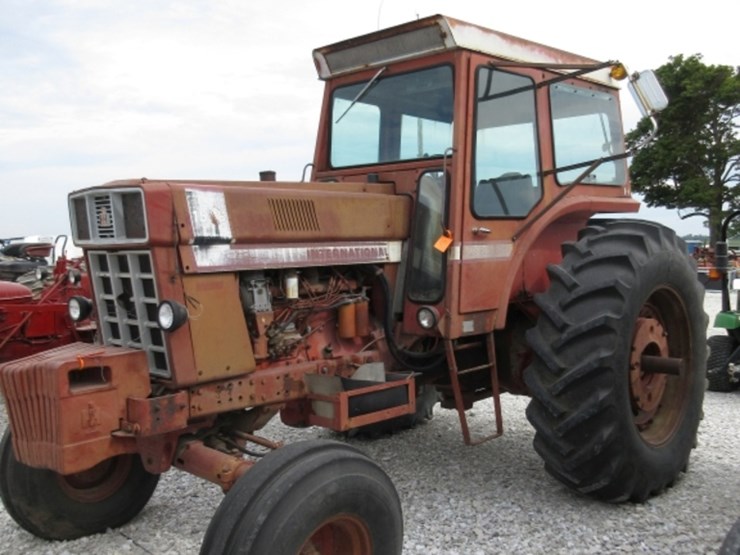 ih-1566-tractor-image-1