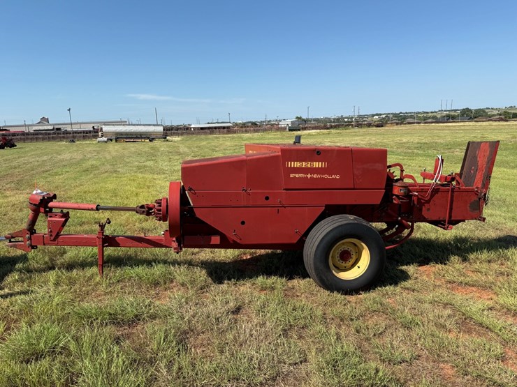 new-holland-326-image-2
