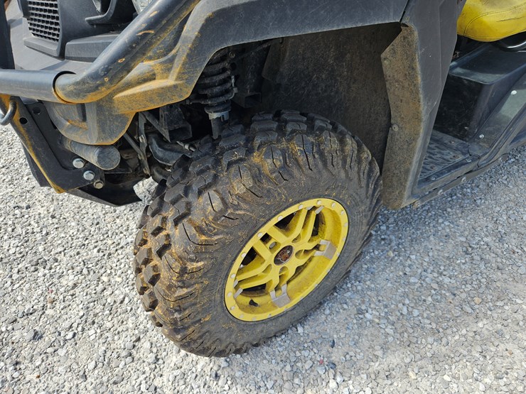 2019-john-deere-gator-image-3