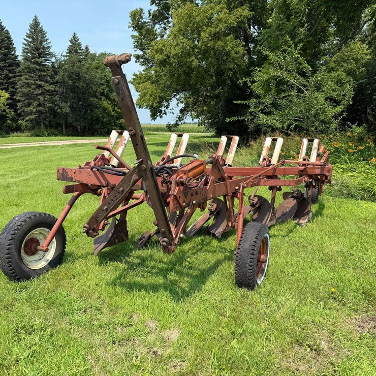 INTERNATIONAL 770