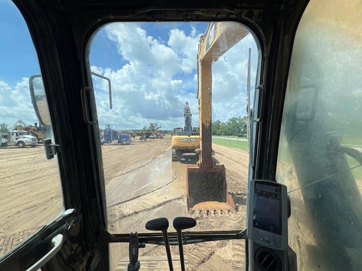 2015-caterpillar-336fl-image-46