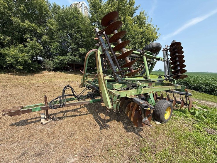 john-deere-235-image-1