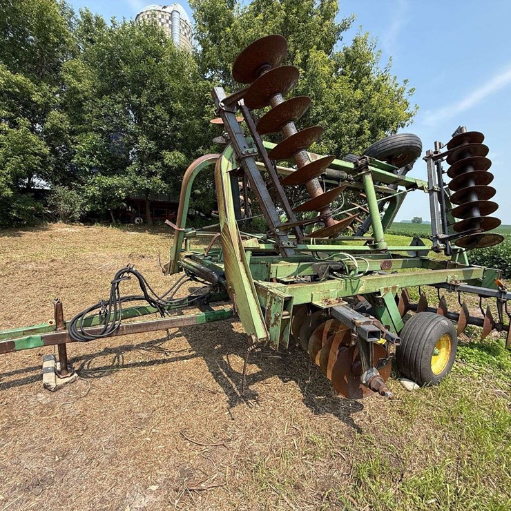 JOHN DEERE 235