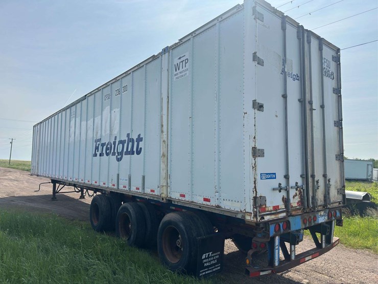max-atlas-tridem-container-chassis-with-53’-stoughton-container-image-4