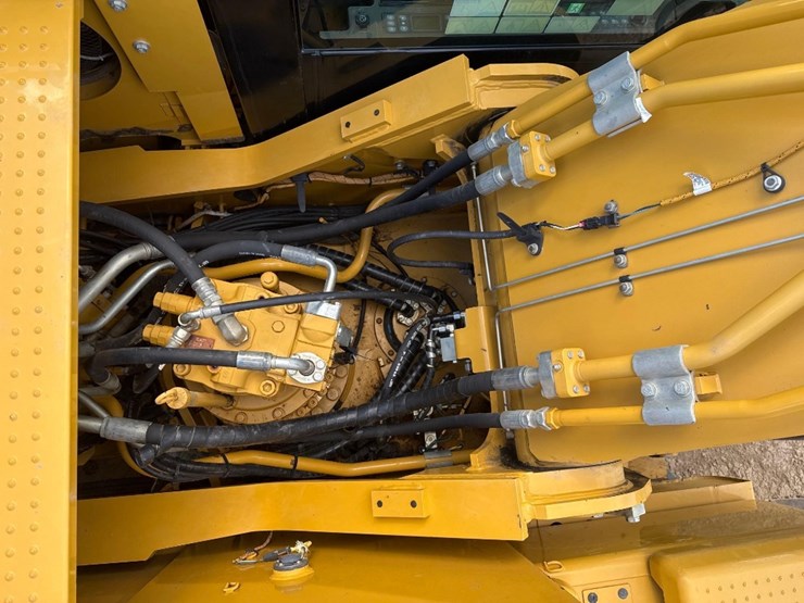 2019-caterpillar-326fl-image-27