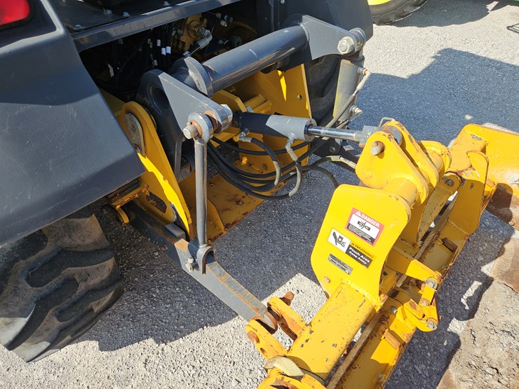 2018-deere-210l-image-16