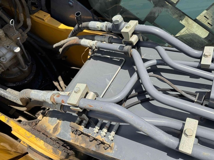2014-deere-210g-lc-image-46