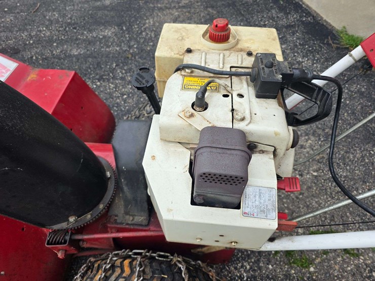 snapper-1030-walk-behind-snow-blower,-self-propelled,-electric-start,-tecumseh-cast-iron-engine,-lig-image-15