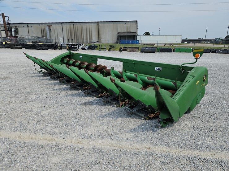 2009-john-deere-608c-image-1