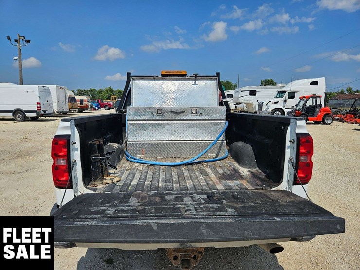 2015-chevrolet-silverado-3500hd-image-8