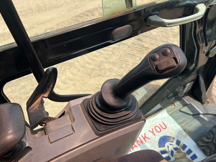 caterpillar-320fl-image-40