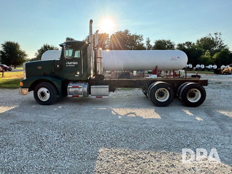 1993-peterbilt-377-image-12
