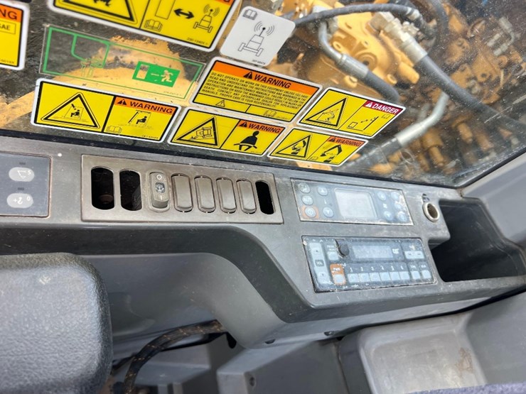 2015-caterpillar-326fl-image-37