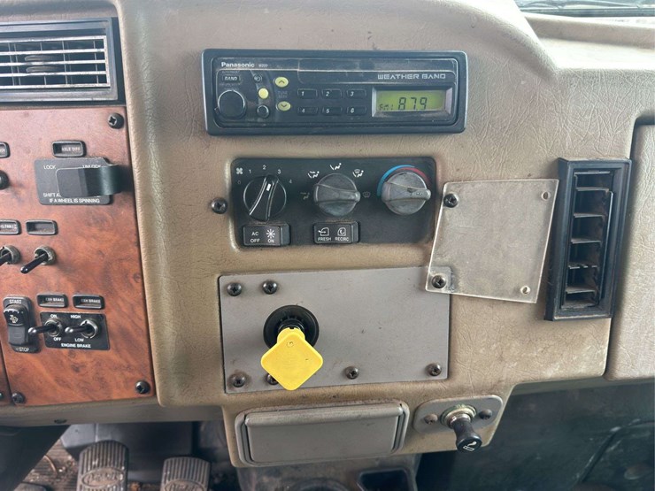 2008-peterbilt-pb340-t/a-dump-truck-(24’-dump)-image-18