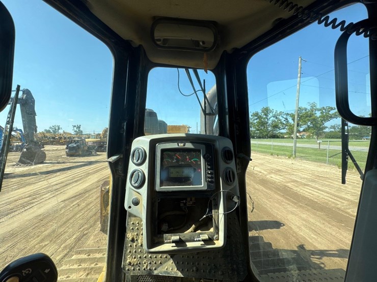 caterpillar-d6t-xl-image-27