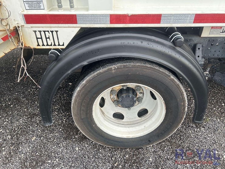 2021-isuzu-nrr-image-30