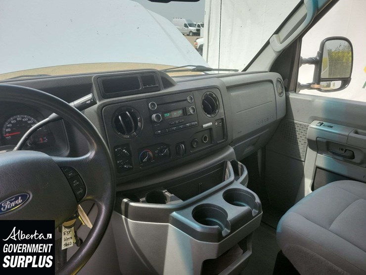 2014-ford-cargo-image-18