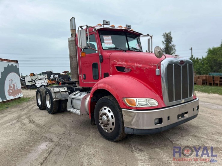 2009-peterbilt-384-image-2