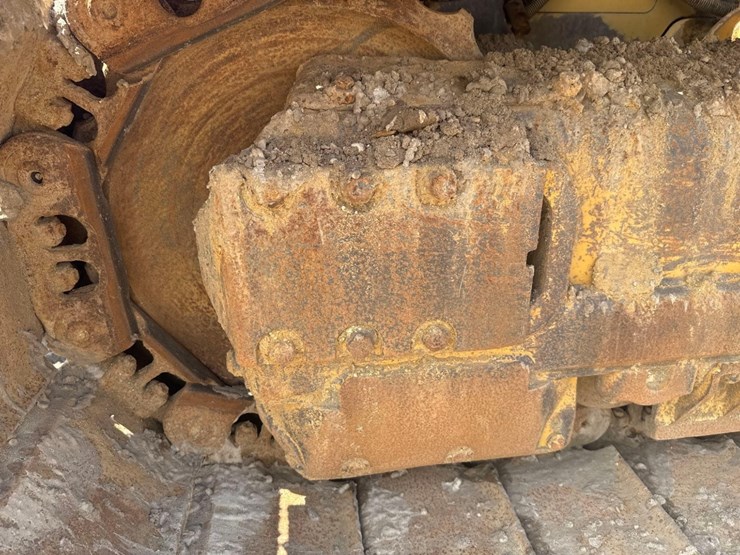 2016-caterpillar-d6k2-lgp-image-10