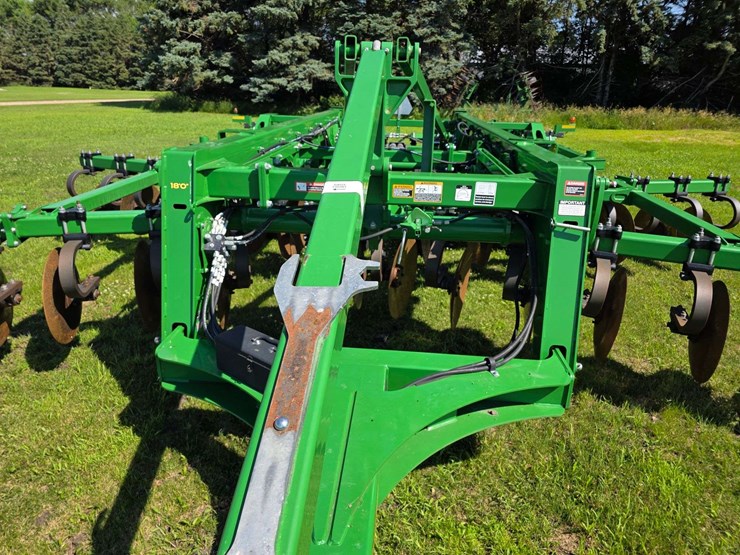 2016-john-deere-18-image-24