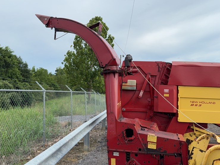 new-holland-718-image-3