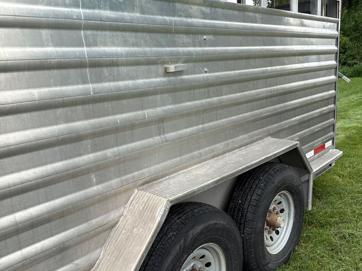 2012-featherlite-7ft-x-24ft-aluminum-gooseneck-livestock-trailer-image-18