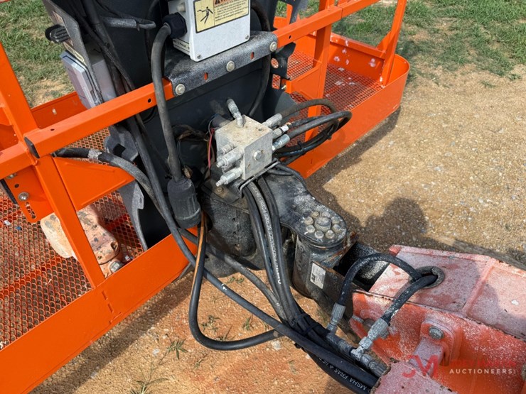 2015-jlg-600s-image-18