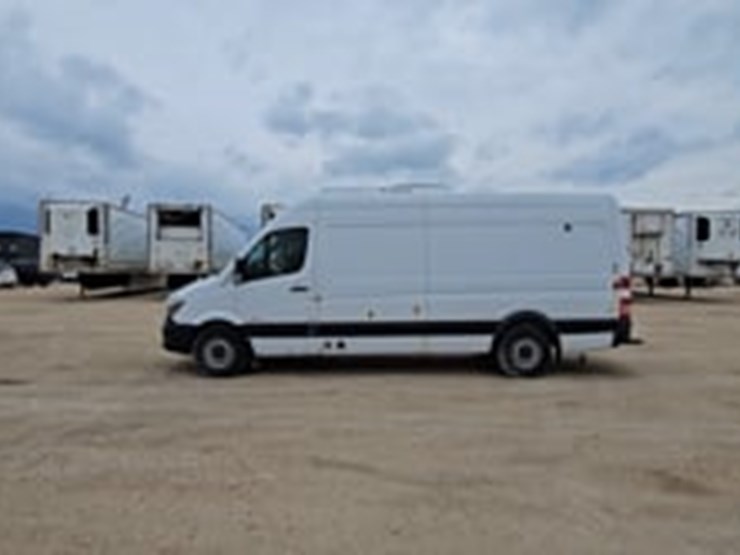 2016-mercedes-benz-sprinter-2500-image-42
