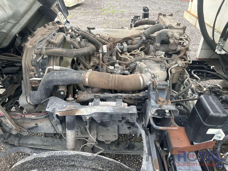 2021-isuzu-nrr-image-15