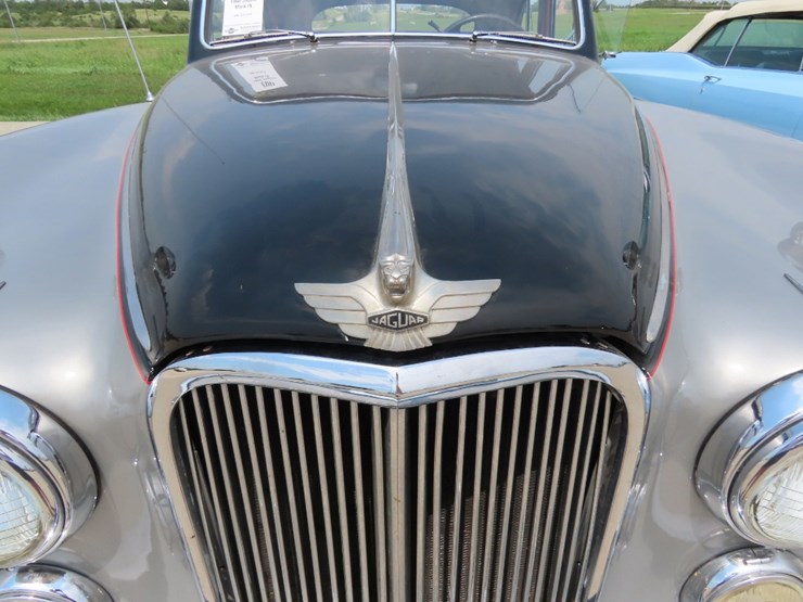 1960-jaguar-mark-ix-image-3