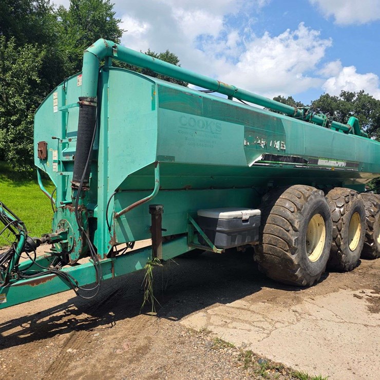 Houle 7300 Gallon Manure Tank, 3 Axle, Front and Back Axles Steer, 725/65-26 Tires, Was Used in Spri