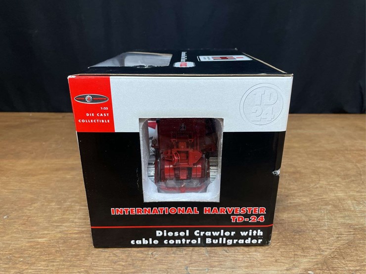 1/25-ih-td24-crawler-w/bullgrader-nib-sc-image-4