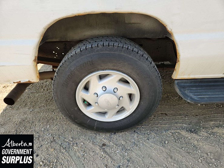 2013-ford-cargo-image-15