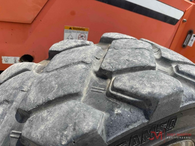 2005-jlg-8042-image-11