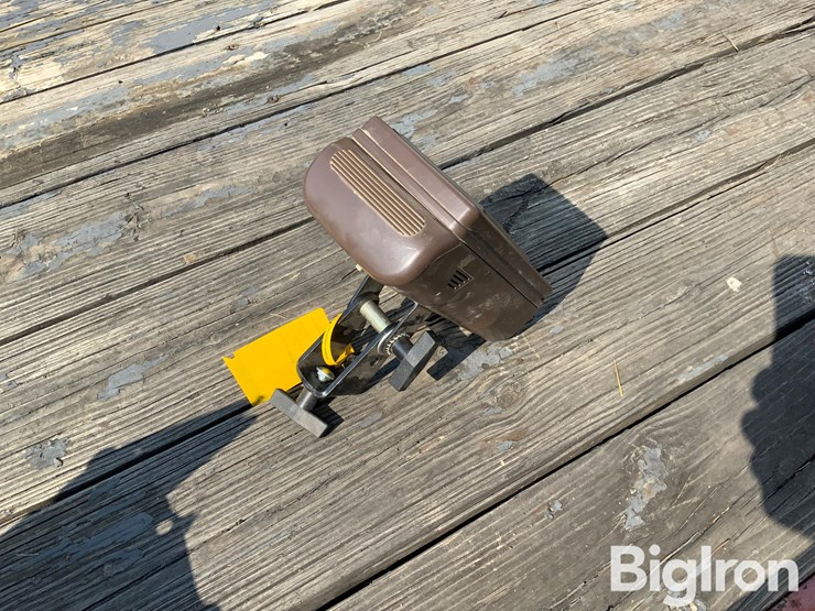 john-deere-brown-box-w/key-card-image-6