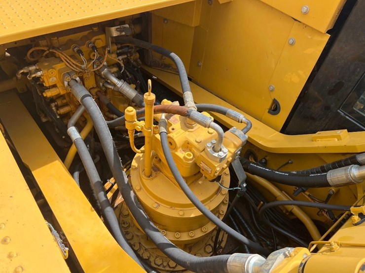 2016-caterpillar-336fl-image-32
