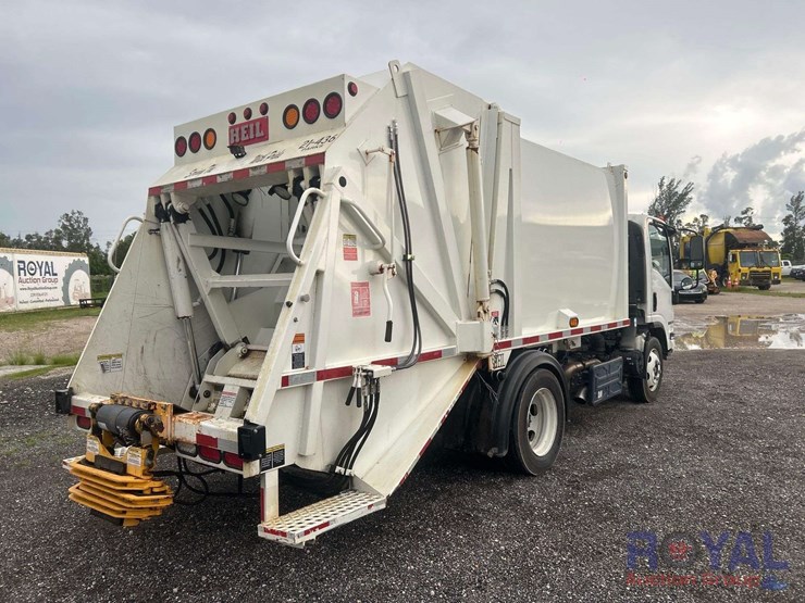 2021-isuzu-nrr-image-3