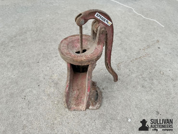 red-jacket-cistern-pump-image-2