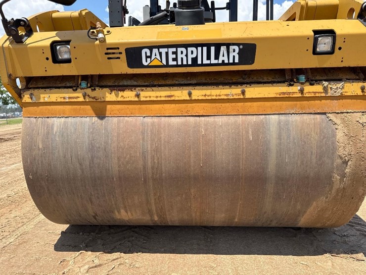 2014-caterpillar-cb54-image-18