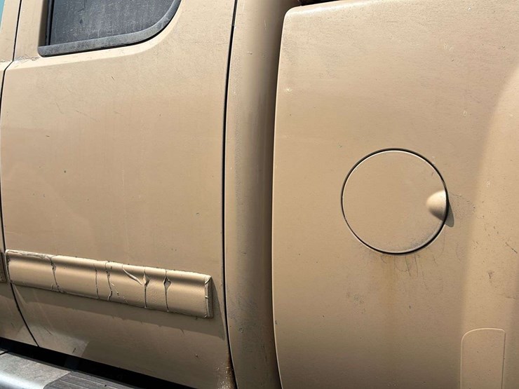 2011-chevrolet-silverado-1500-image-25