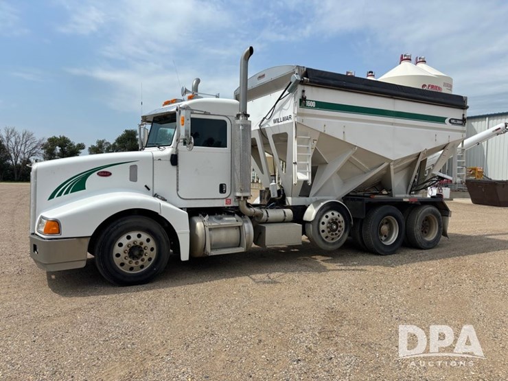 2005-peterbilt-385-image-17