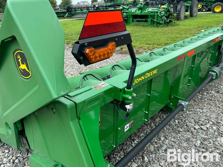 2022-john-deere-c16r-image-17