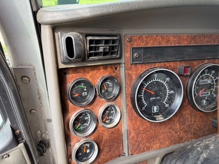 kenworth-t300-image-27