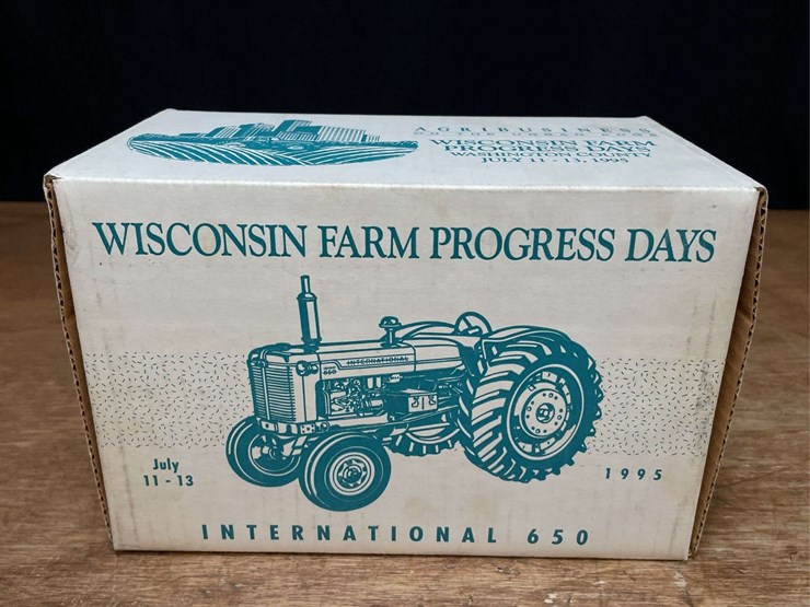 1/16-ih-650-1995-wisconsin-nib-ertl-image-13