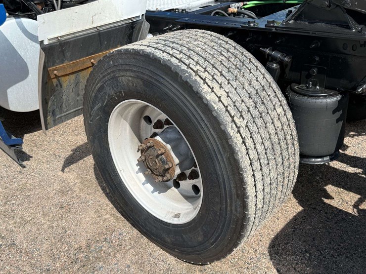 2020-ih-lt625-sleeper-semi,-435,369-miles-on-truck-(complete-overhaul-@-232,740-miles-with-paperwork-image-27